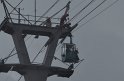 Einsatz BF Hoehenretter Koelner Seilbahn Hoehe Zoobruecke P2129